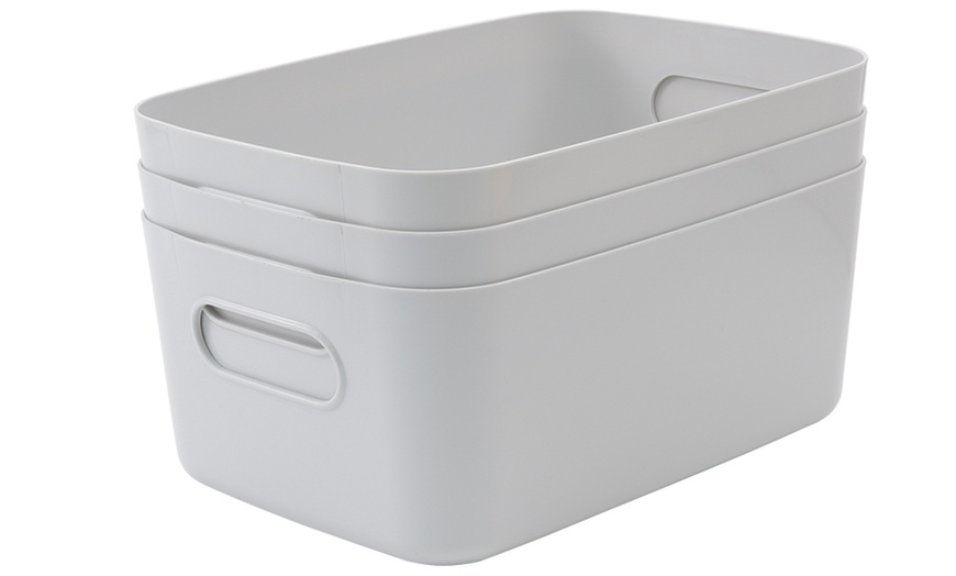 Image 9: Three or Six Stackable Storage Baskets