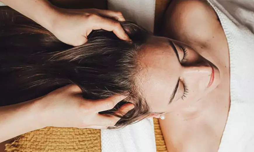 Laissez vos tensions s'envoler avec un modelage crânien d'1h (jusqu'à 30% de remise) - Primary Image