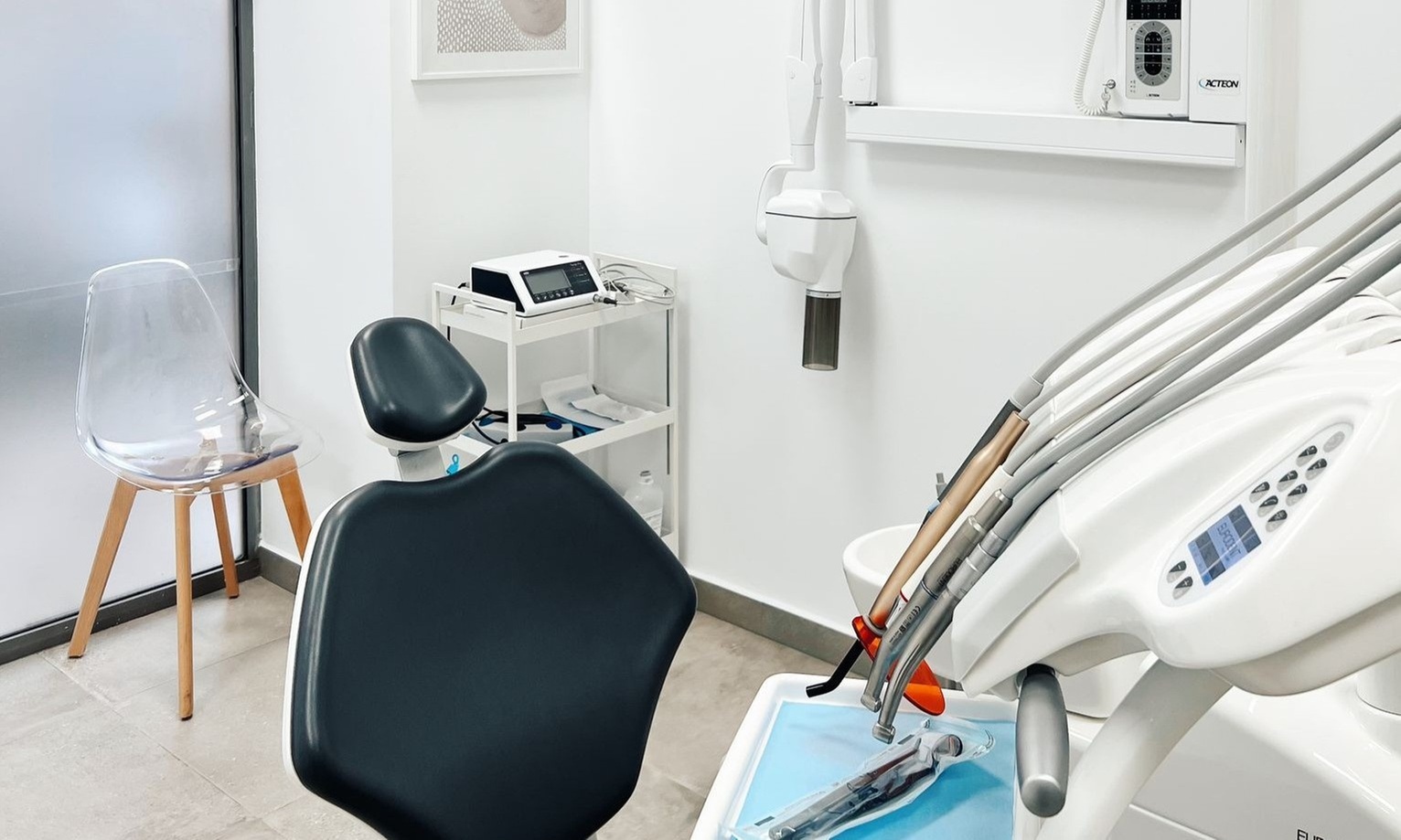 Limpieza bucal con revisión y pulido en Clínica Dental La Paz