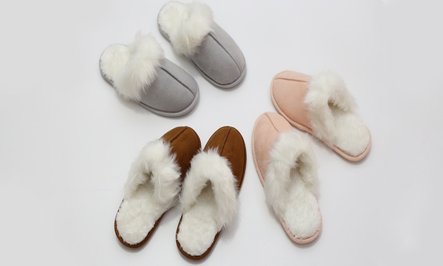 Image 1: Women's Soft Velvet Slippers