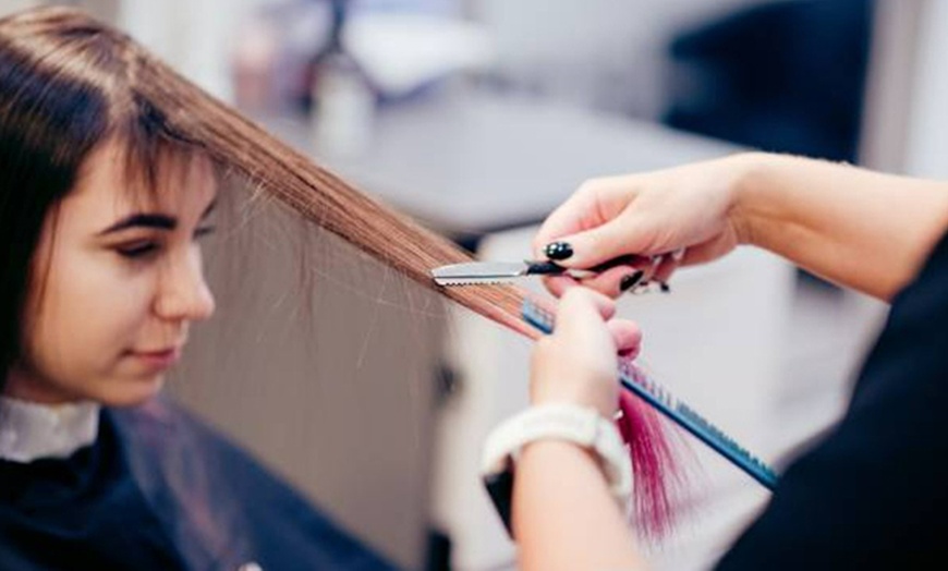 Image 12: Sesión de peluquería con opción a tinte y mechas varios estilos