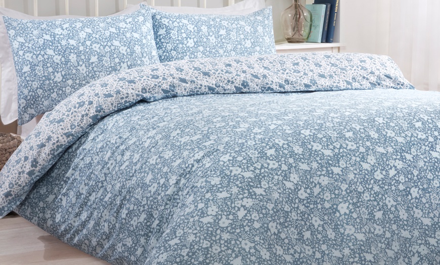 Image 9: Pieridae Ditsy Floral Reversible Duvet Set