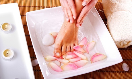 Beauté des mains ou des pieds et pose de vernis semi-permanent à 24,90 € à l'institut You And Beauty Béziers