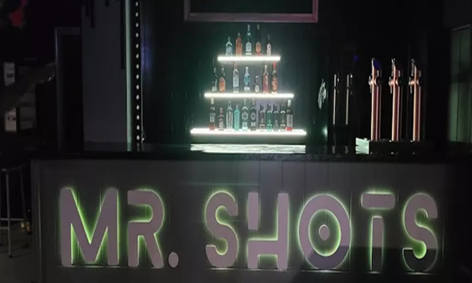 Para 2 o 4: partidas de billar o futbolín con chupitos incluidos