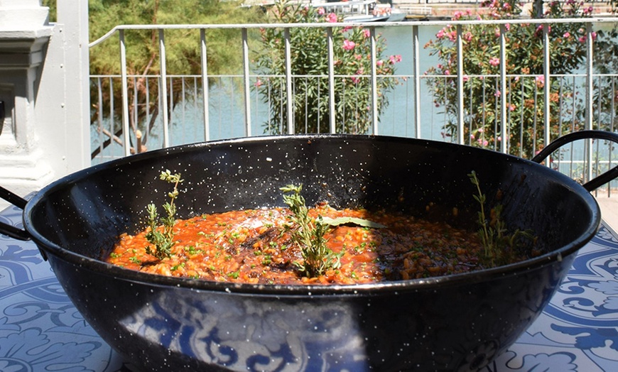 Image 11: Entrantes, principal o arroz, bebidas y postre para 2 o 4 personas