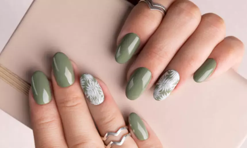 1 o 2 sesiones de manicura y pedicura semipermanente para 1 persona