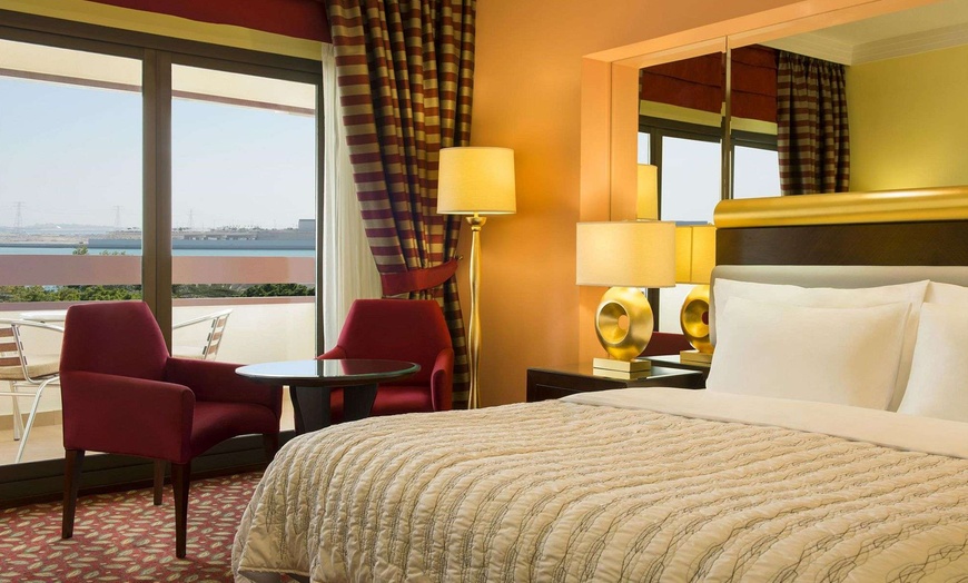 Image 4: 1 or 2 Nights with Breakfast at 4* Hotel in Abu Dhabi 