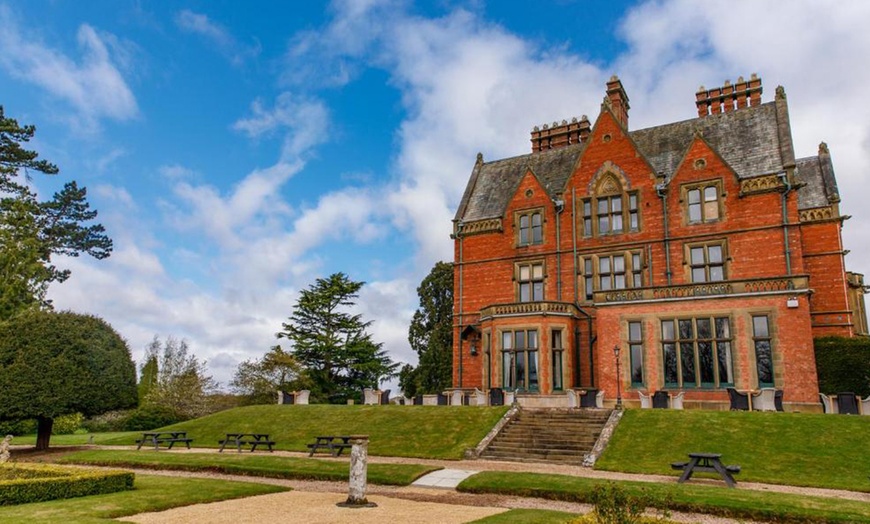 Image 14: 4* Warwickshire: One or Two Night Stay with Breakfast, Bottle of Fizz