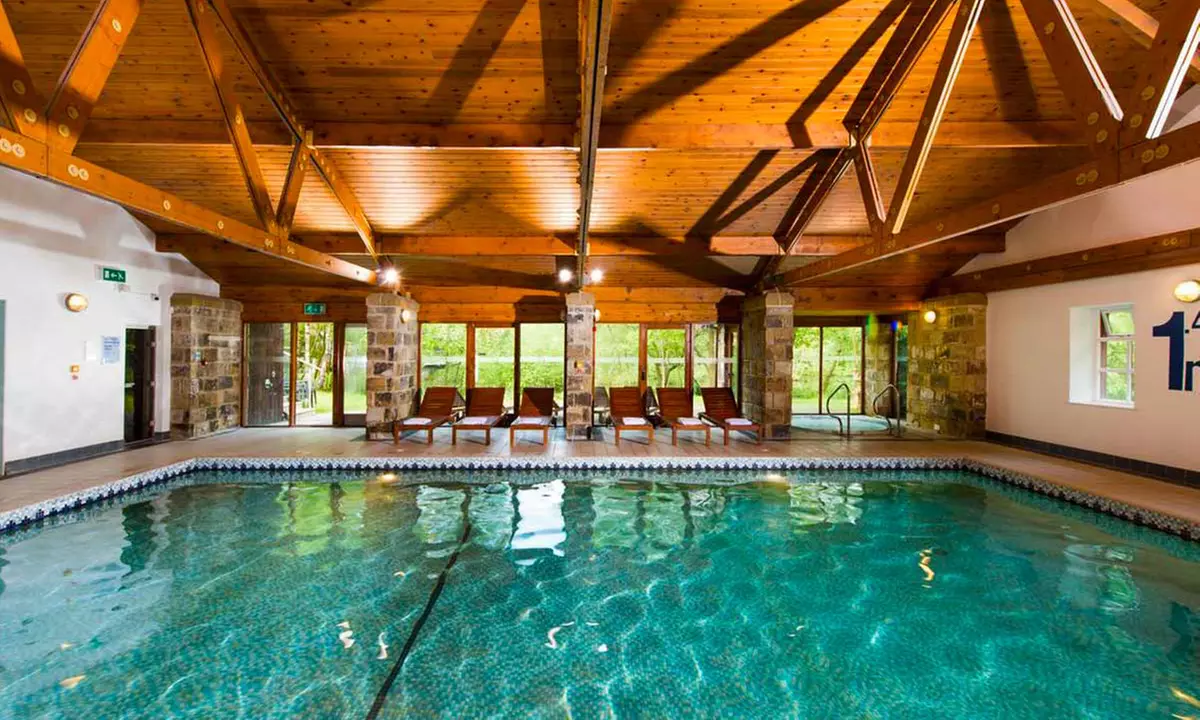 Savour Afternoon Tea with Optional Prosecco at The Lakeside Restaurant, Chevin Country Park Hotel—Up to 36%Off