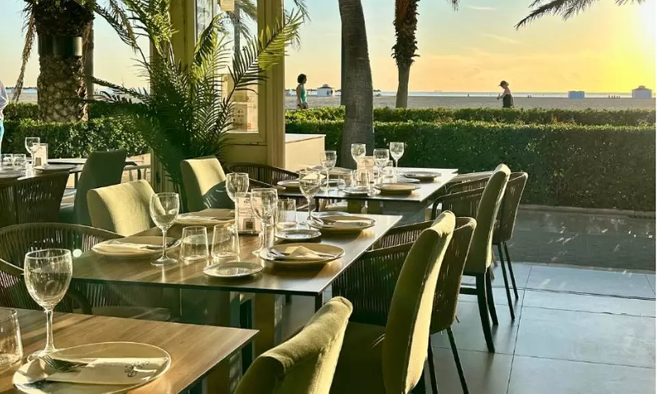 Menú de arroces para 2 o 4 frente al mar con postre y opción a vino