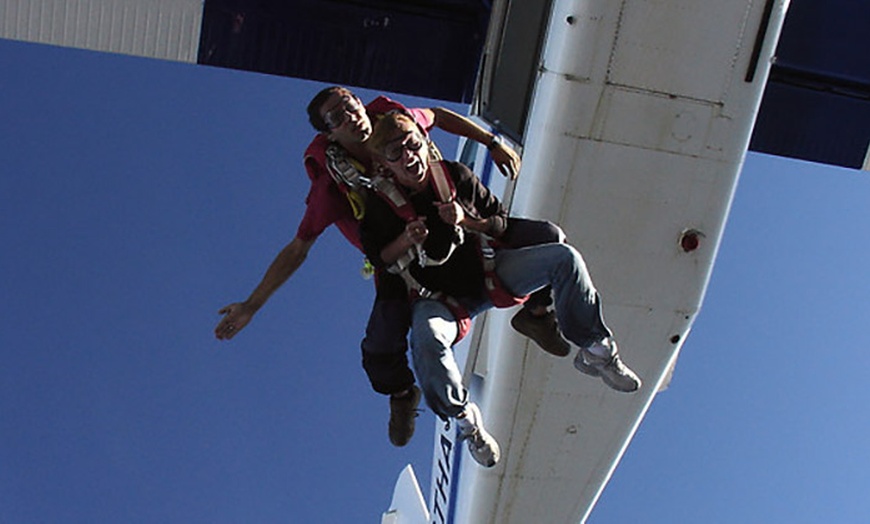 Image 3: Saut en parachute en tandem