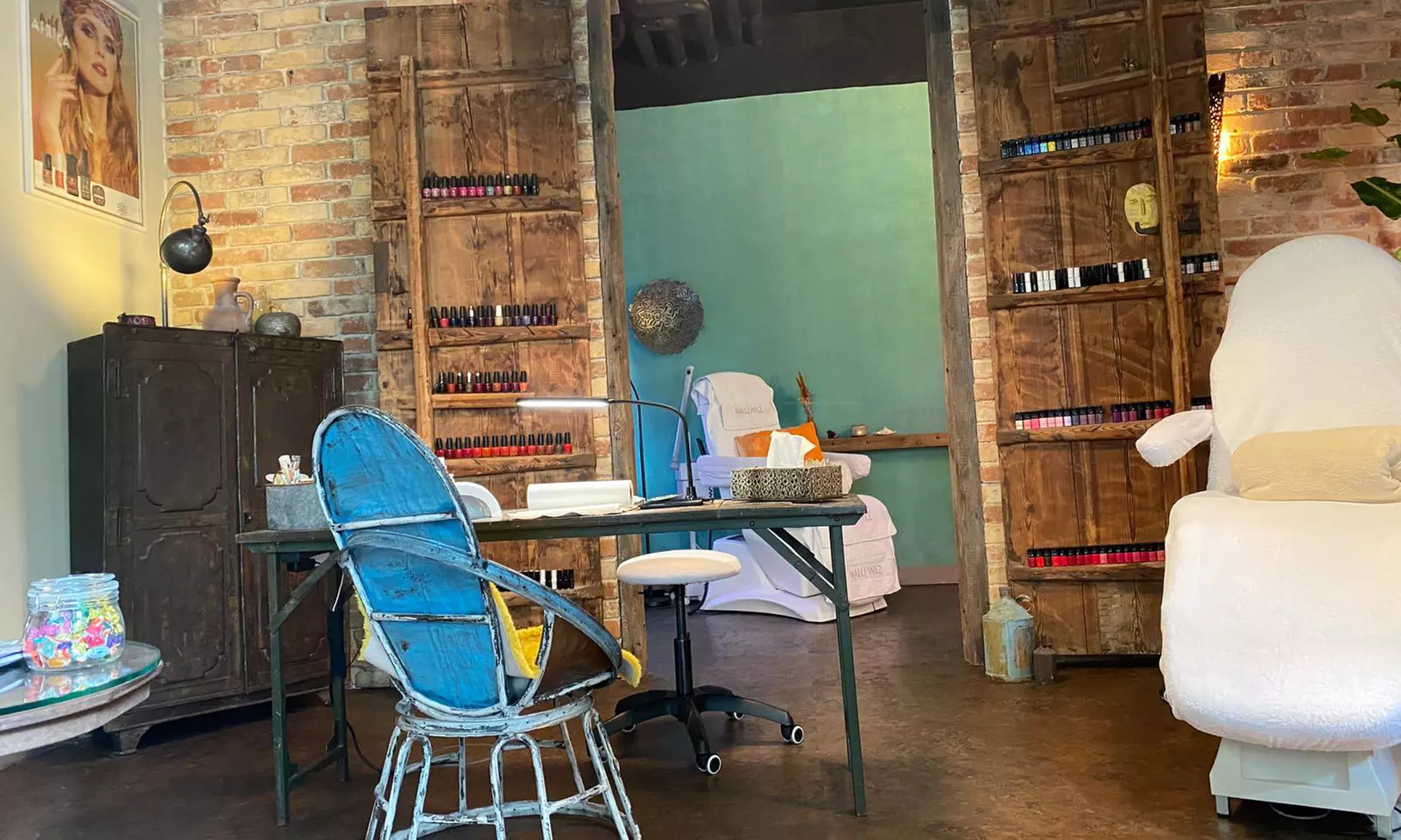 Permanent Make-up für Augenringe, für beide Augenbrauen oder Lippen