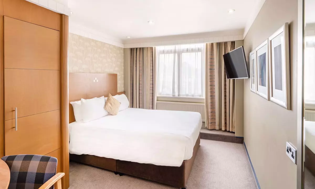 4* Kent: Double or Family Room with Optional Breakfast, Drink & More