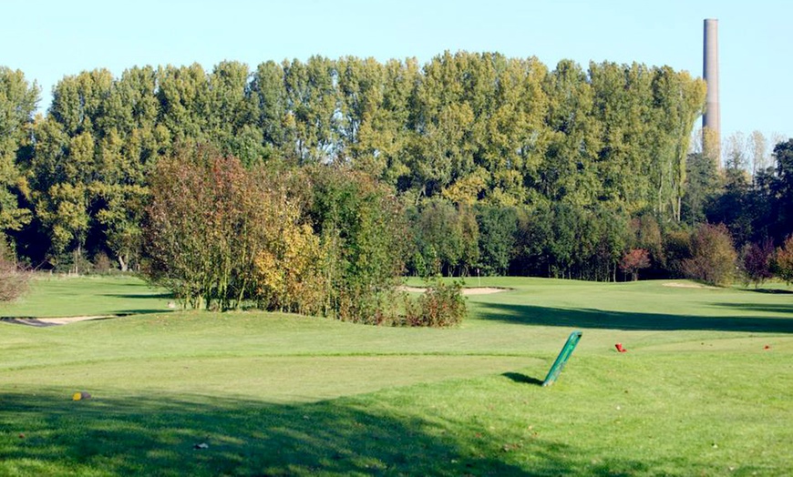 Image 4: Golfsport-Schnupperkurs inkl. Leihschläger & Bälle für 1-2 Personen