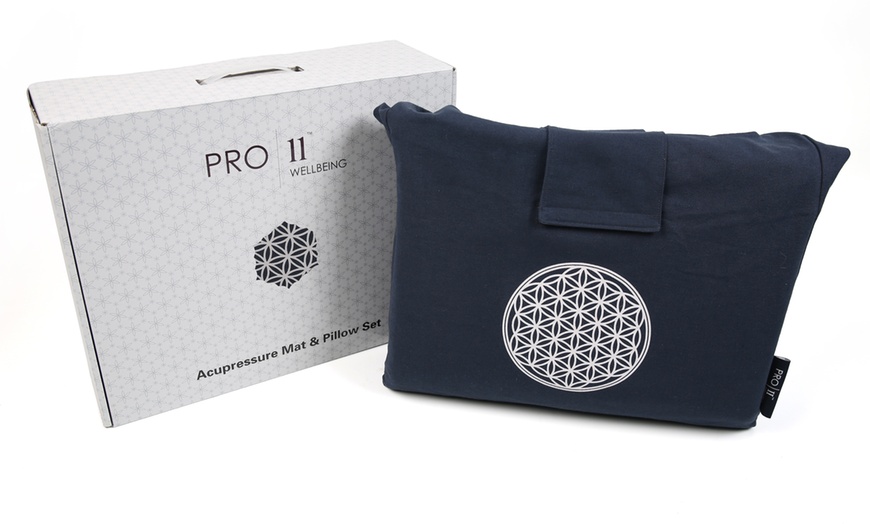 Image 5: PRO 11 WELLBEING ECO Acupressure mat and Pillow Set 