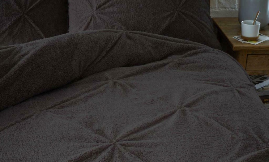 Image 11: Pintuck Teddy Fleece Duvet Set