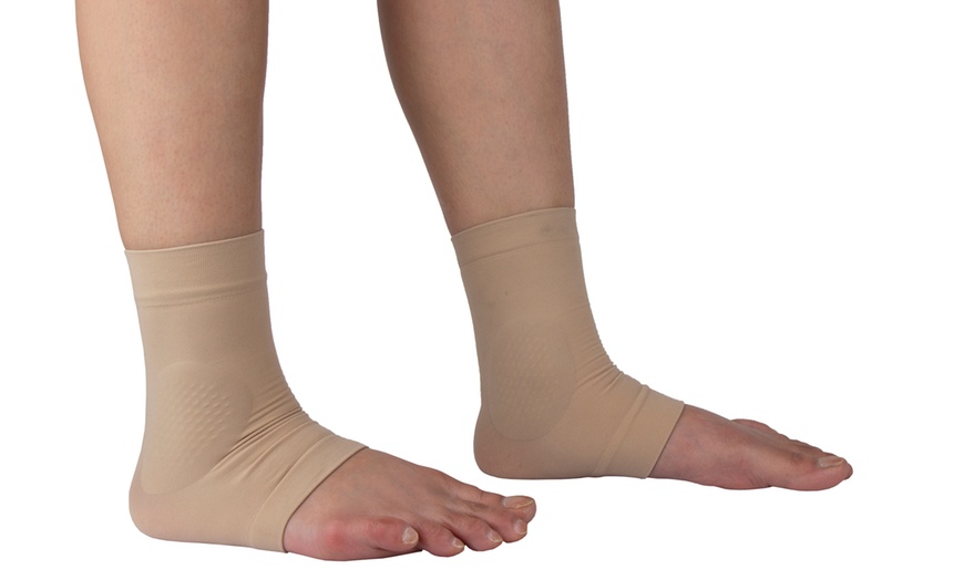 Image 6: Pro11 Wellbeing Gel Ankle Sleeves