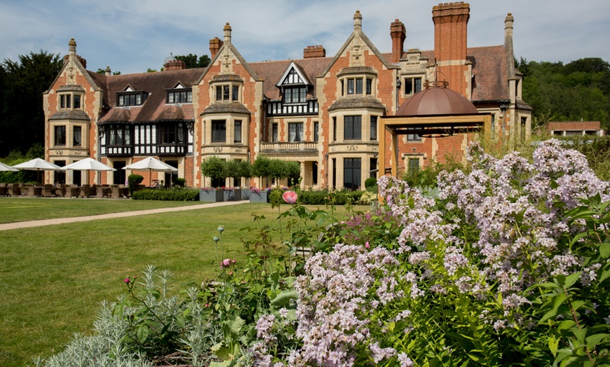 Image 1: Worcestershire: 4* Stay with Breakfast