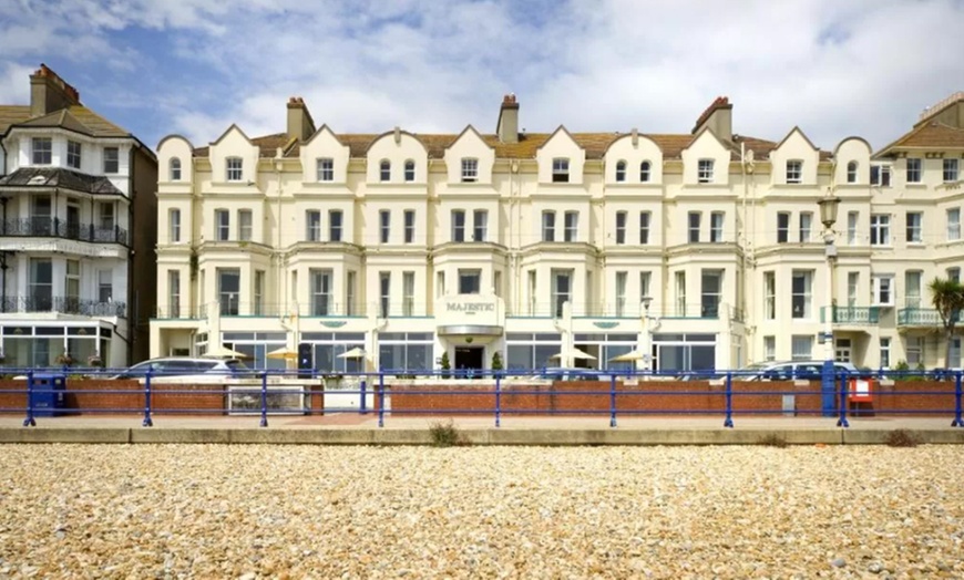 Image 9: Eastbourne: Double Room with Breakfast