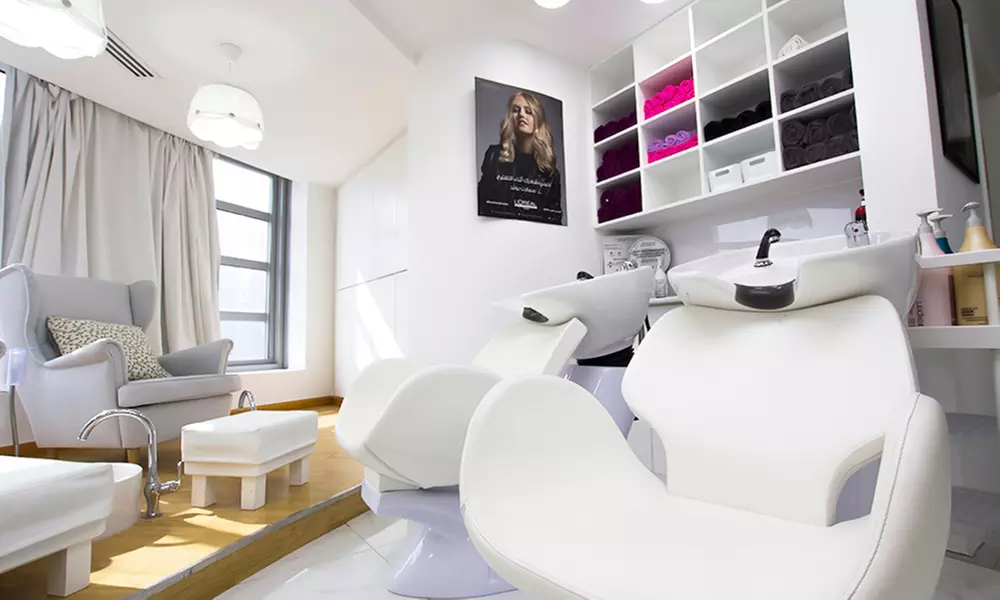 Transform Your Look with a Roots Color and Blowdry