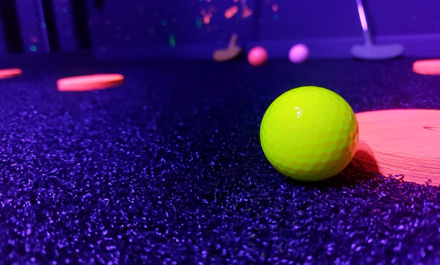 Image 4: Round of Crazy Golf +Soft Drink/Cocktail for 1, 2, / 4 Children/Adults