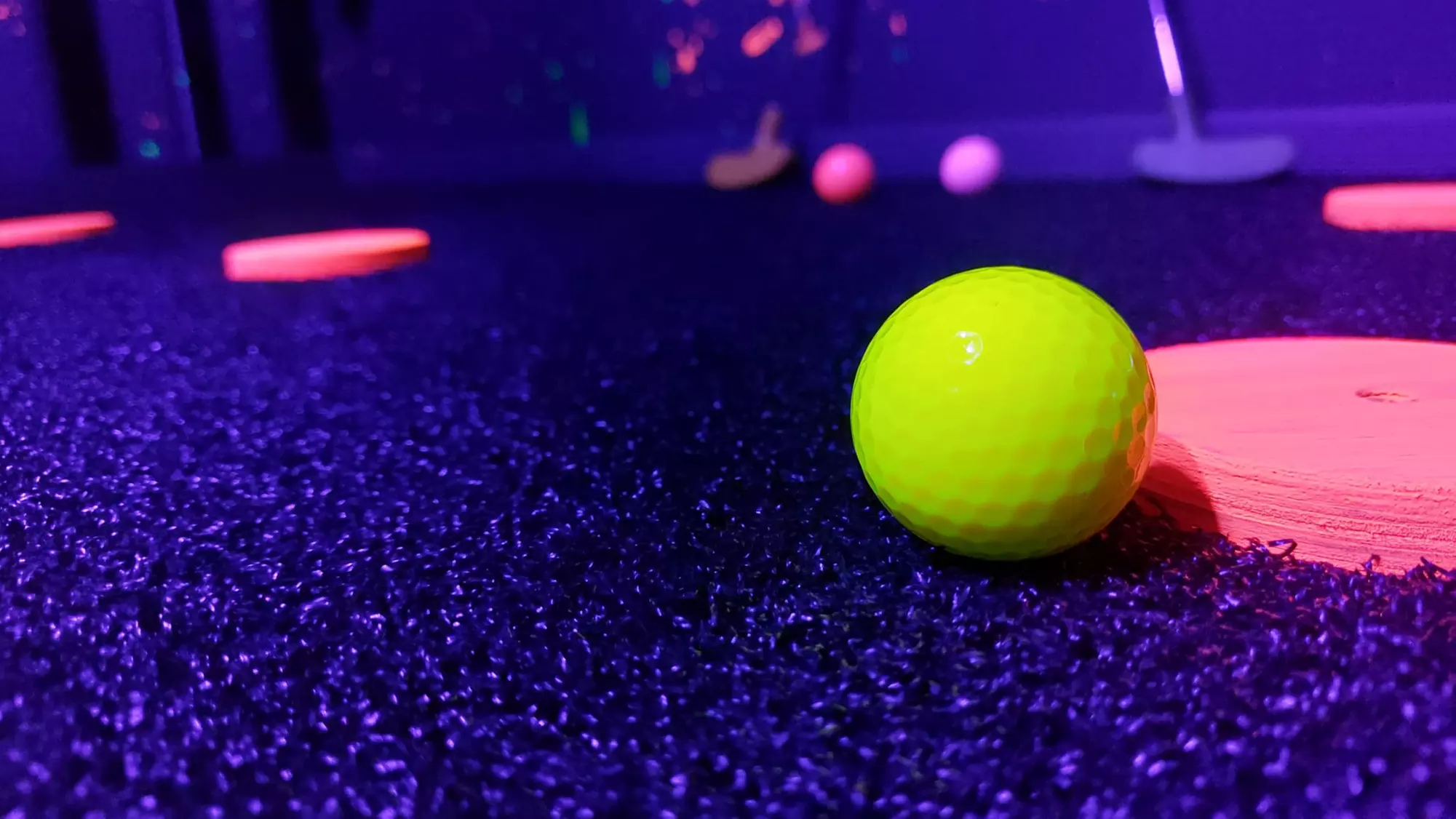 Round of Crazy Golf +Soft Drink/Cocktail for 1, 2, / 4 Children/Adults