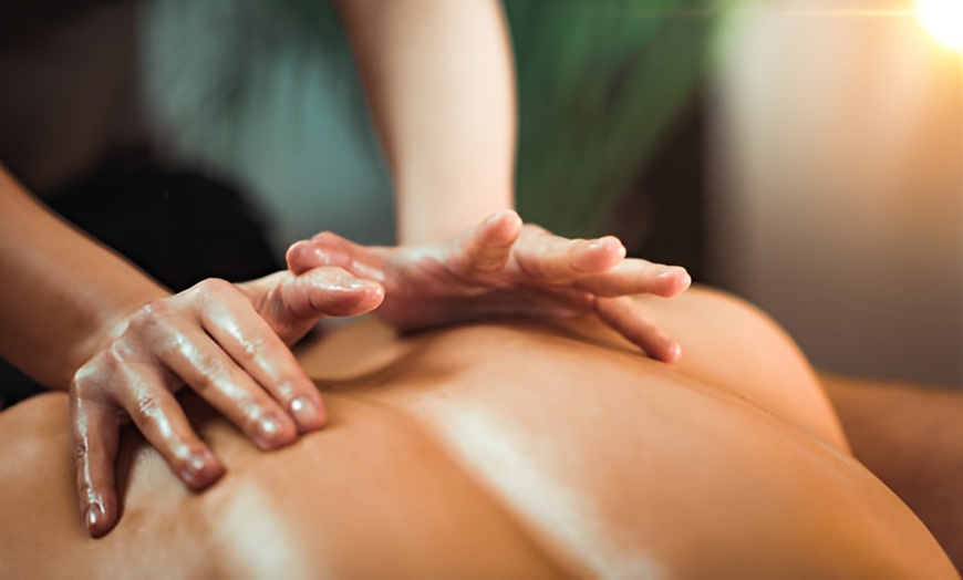 Image 2: Geef jezelf of een ander een moment van rust met een luxe massage