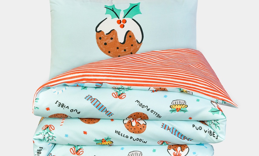 Image 8: Reversible Festive Christmas Puddings Themed Duvet Set 