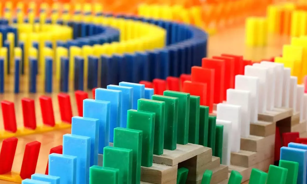 1 ou 2 boîtes de 150 dominos colorés - Primary Image