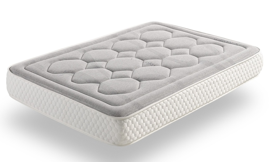 Image 5: NaturGraphene Visco Memory Foam 28cm Mattress