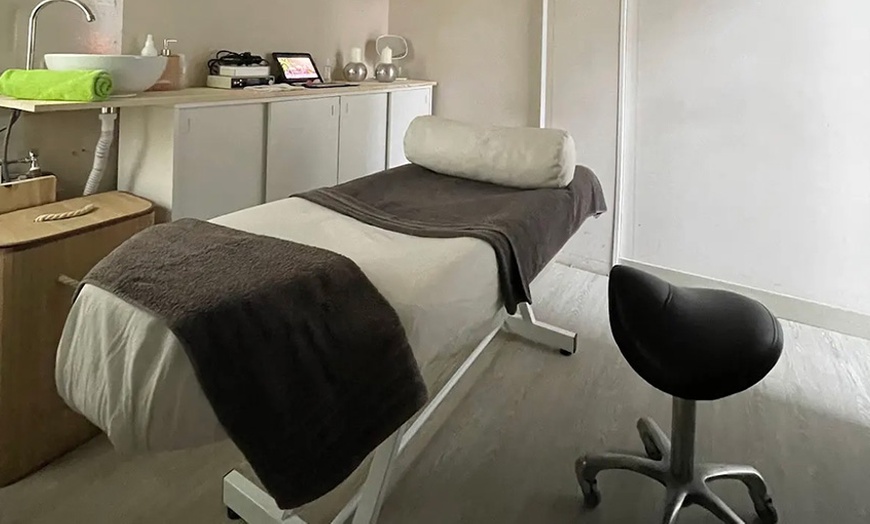 Image 3: Extensión de pestañas, diseño de cejas y masaje de contorno ocular