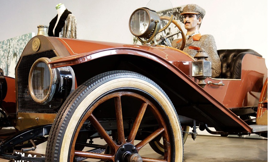 Image 5: 2 o 4 entradas para el museo del automóvil y la moda de Málaga