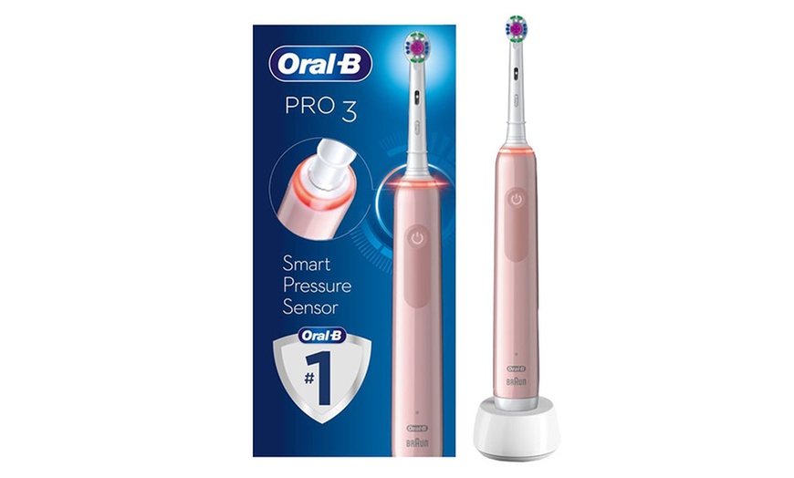 Image 2: Oral-B Pro 3 3000 CrossAction Rotating Motion Toothbrush