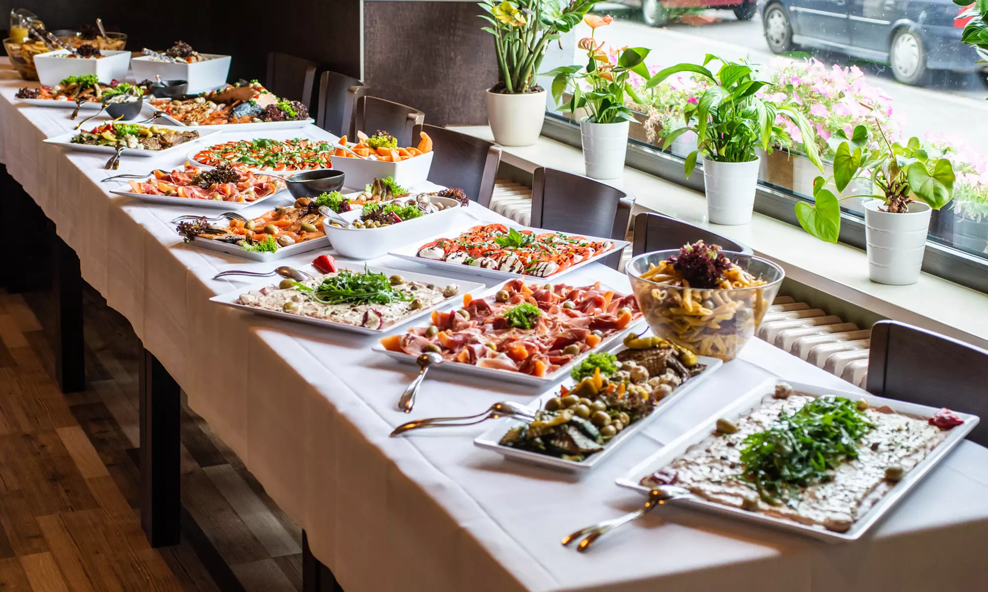 Ein Mittagsbuffet, das begeistert:  All-You-Can-Eat oder Take Away in Wavecity Kitchen & Bar (bis 27% sparen) - Primary Image