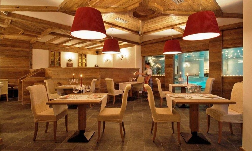 Image 21: Dolomiti 4*: camera doppia con mezza pensione, snack e Spa