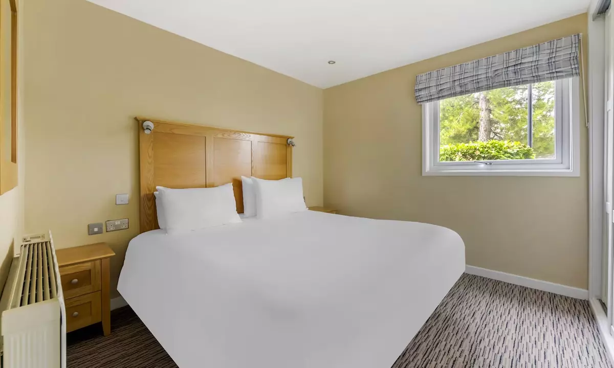 Relaxing Lakeside Lodges in Lancashire: Stay for up to 6 by the Lake