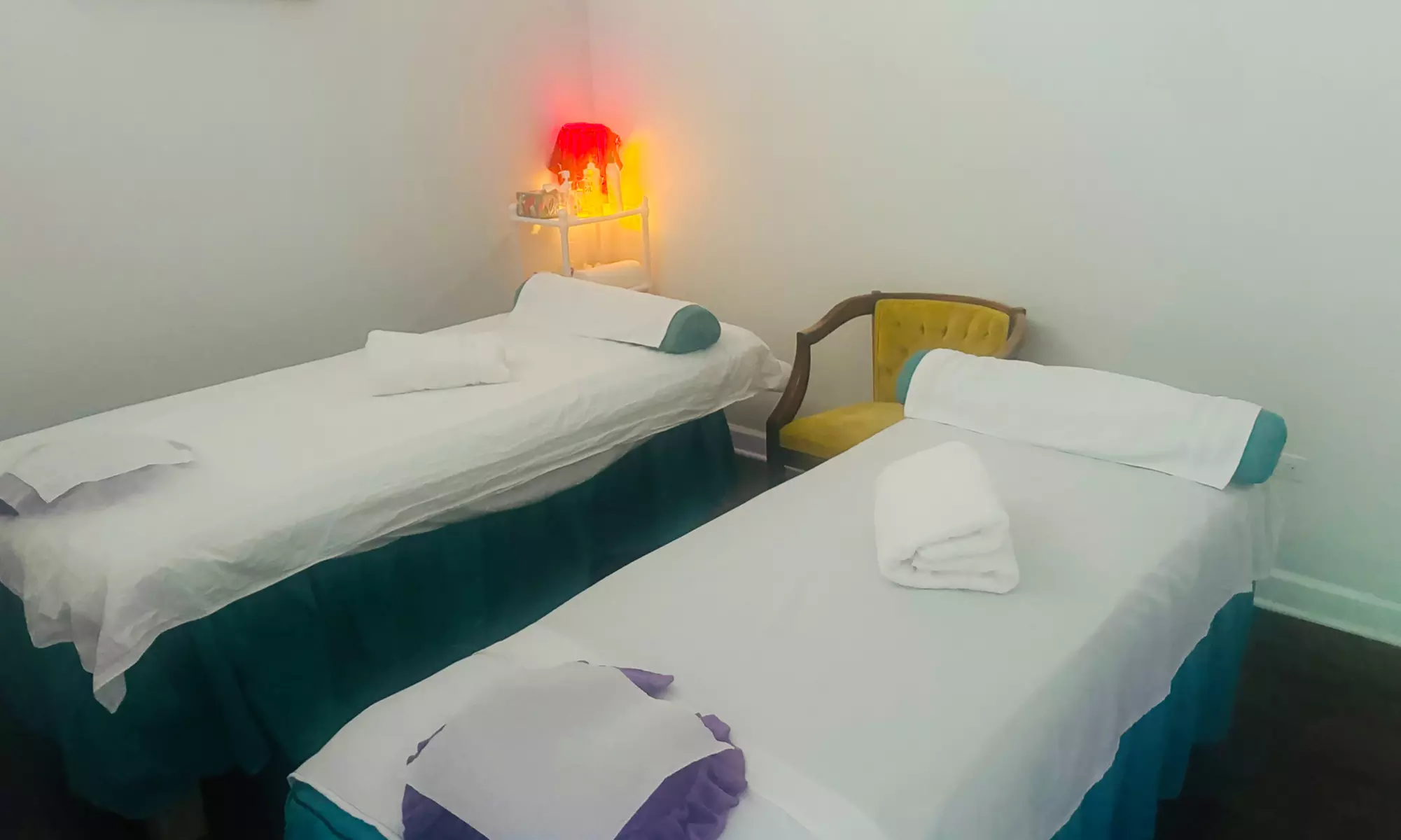 30/60-Min Swedish Hot Stone Massages – Couples, or Solo Sessions!