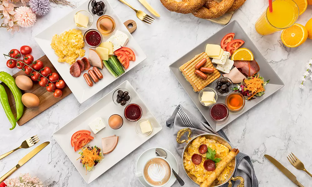 Reichhaltiges mediterranes Frühstück nach Wahl für 1, 2 oder 4 Pers.