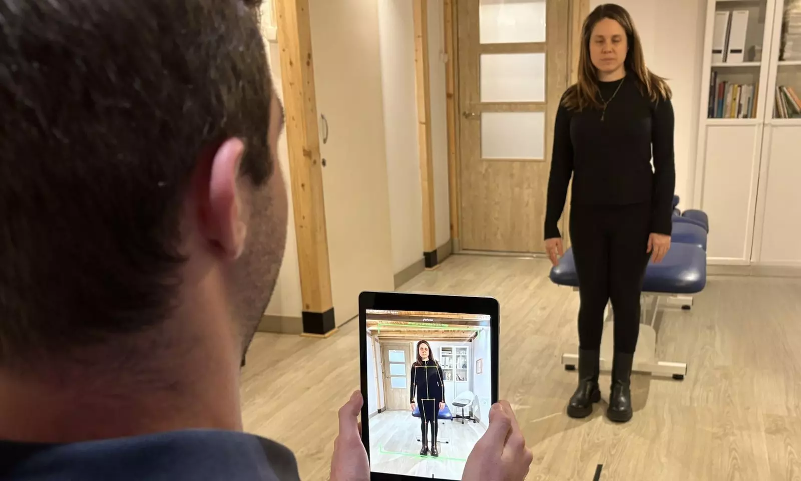 Primera visita quiropráctica con evaluación digital, ajuste e informe