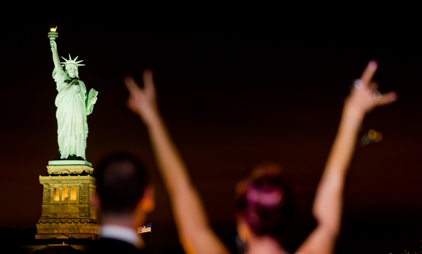 Image 2: New Year's Eve Spectacular Cruise, Premium Open Bar & Buffet Dinner