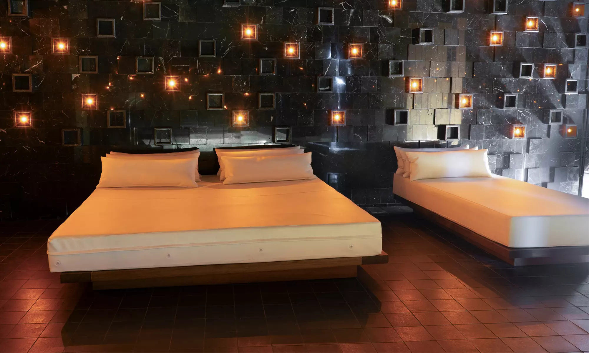 Circuito spa con copa o botella de cava y tratamiento extra para 2