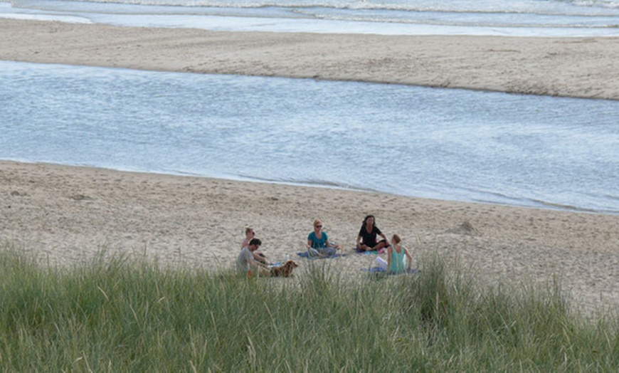 Image 7: Sylt: Yoga- oder Surf-Urlaub inkl. Lunch und Kursen