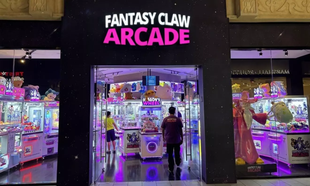 20 or 30 Tokens for Las Vegas' Biggest Claw Arcade!