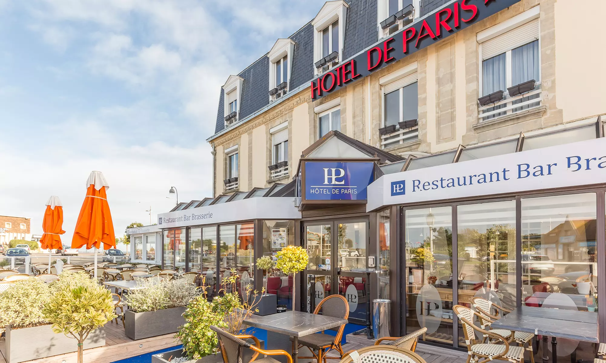 Normandie : chambre double avec vue mer ou juno beach, pdj et dîner en option pour 2 personnes à l'Hôtel De Paris - Primary Image