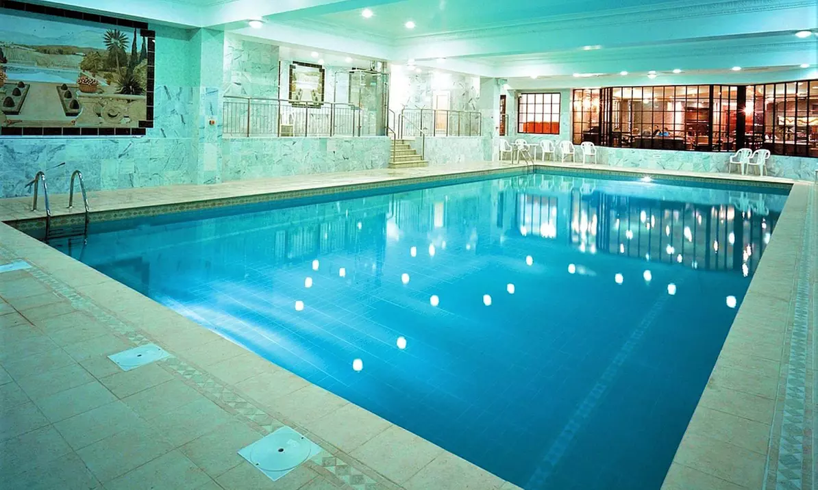 Coventry: Standard Double or Twin Room with Breakfast & Leisure Access