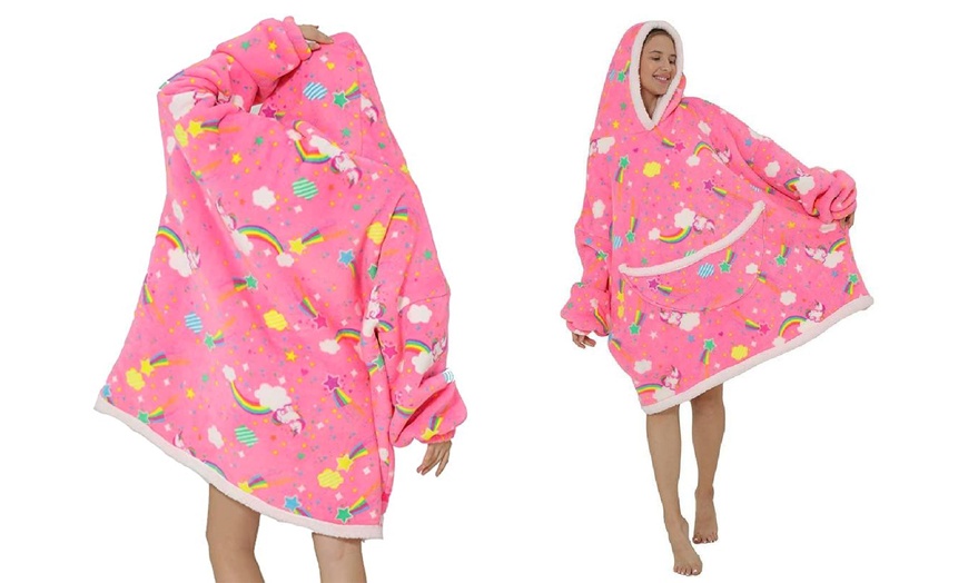 Image 4: Adults Oversized Fluffy Hoodie Blanket