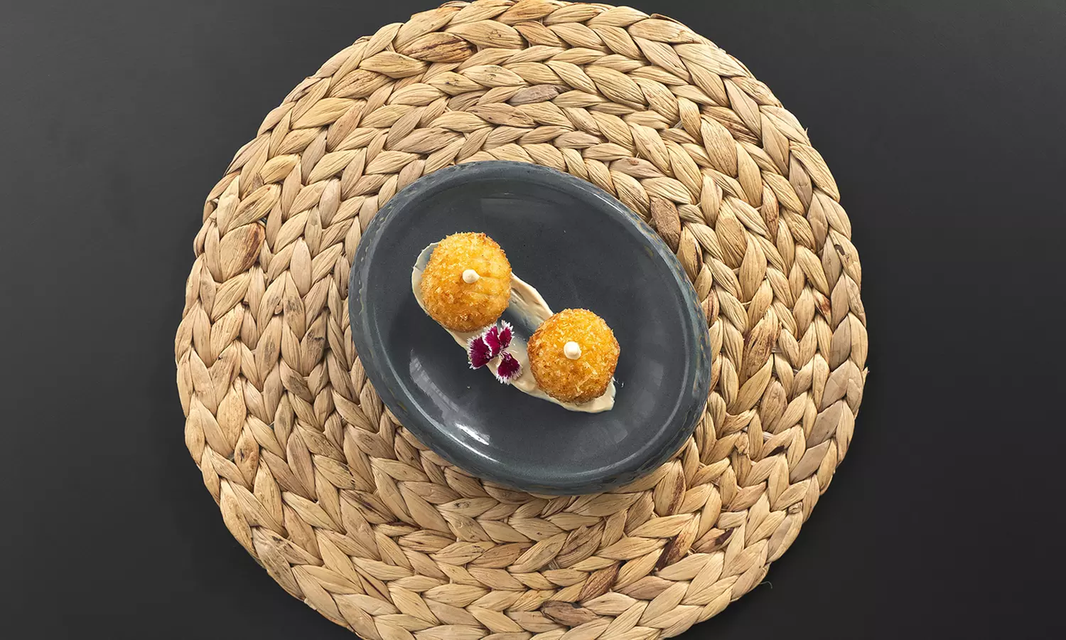 Menú de cena gourmet con 4 pases y vino para 2 o 4 al lado de la playa