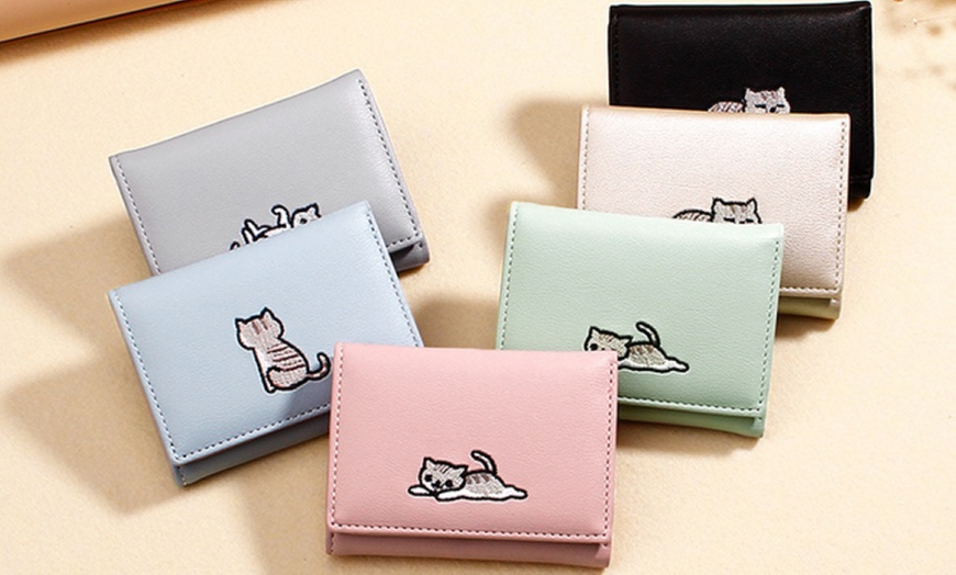 Image 7: Compact Cat-Themed Wallet