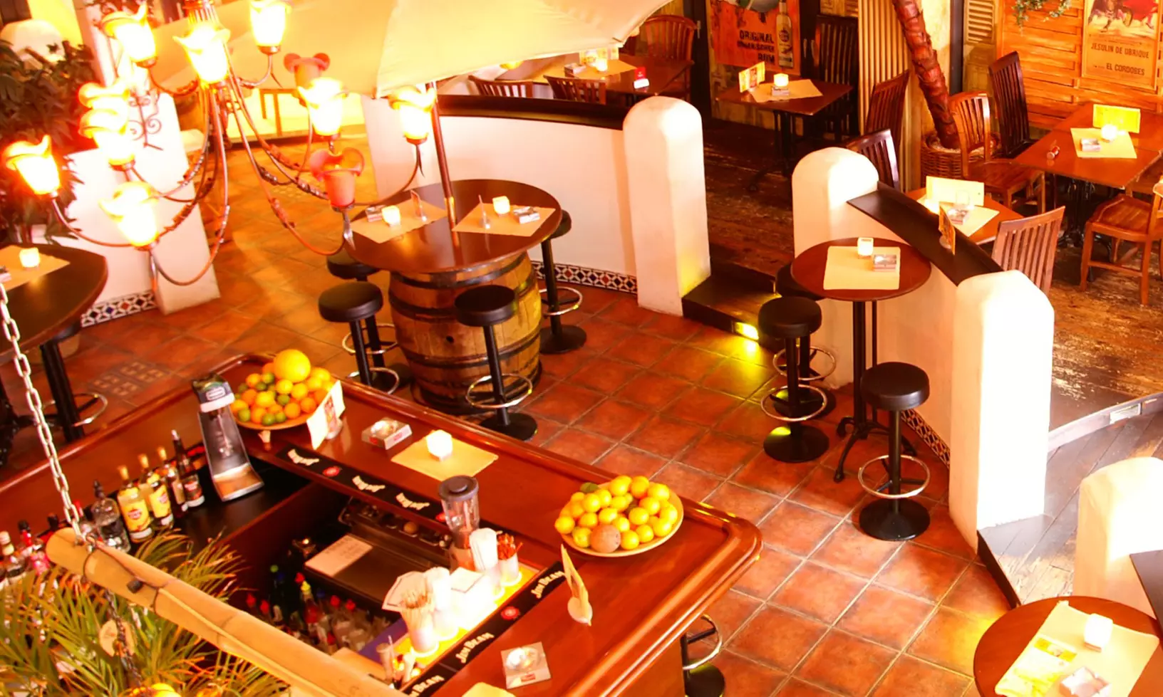 Genieße eine authentische spanische Paella und köstliche Churros