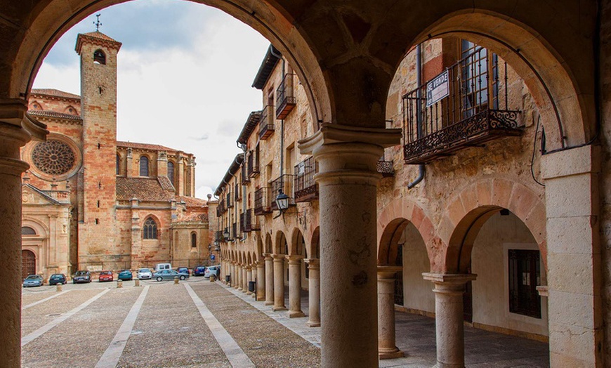 Image 1: Sigüenza, Guadalajara: estancia en habitación twin